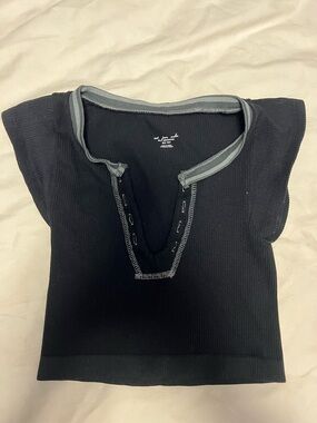 Women’s Out from Under Black Cap Sleeve V-Neck Crop Top Size XS/S